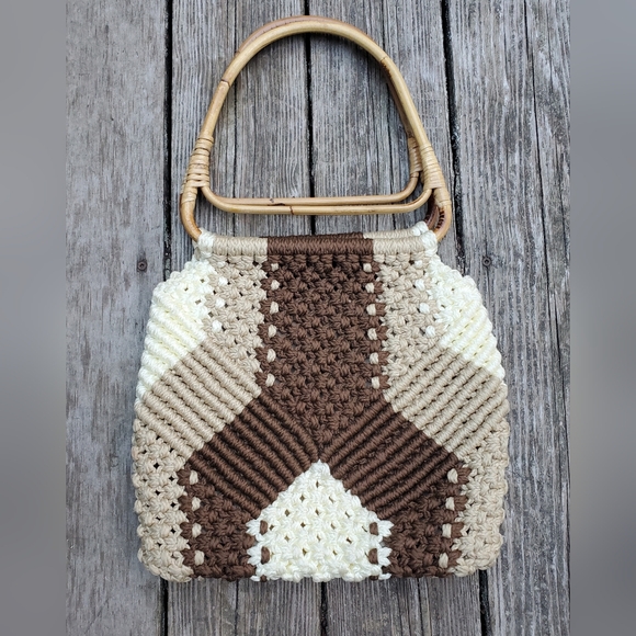 1970s macrame handbag with bamboo handles - Picture 2 of 8